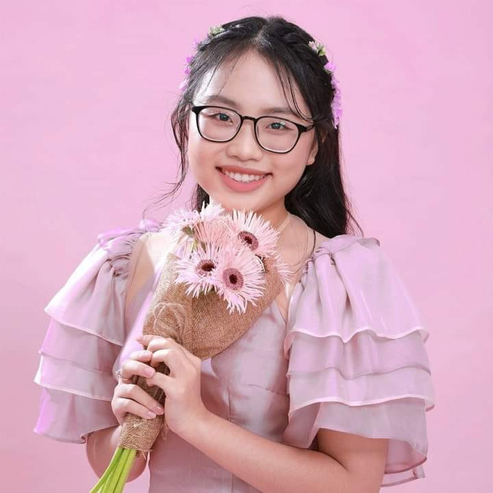Ở tuổi 20, Phương Mỹ Chi không chỉ tạo dựng chỗ đứng vững chắc mà còn trở thành gương mặt có mức cát xê đáng ao ước.