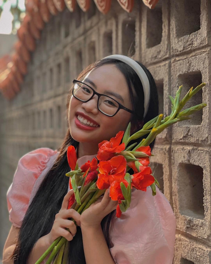 Phương Mỹ Chi sinh năm 2003, là Á quân Giọng hát Việt nhí mùa đầu tiên. Đến nay, Phương Mỹ Chi trở thành gương mặt ca sĩ nhí tài năng và triển vọng.