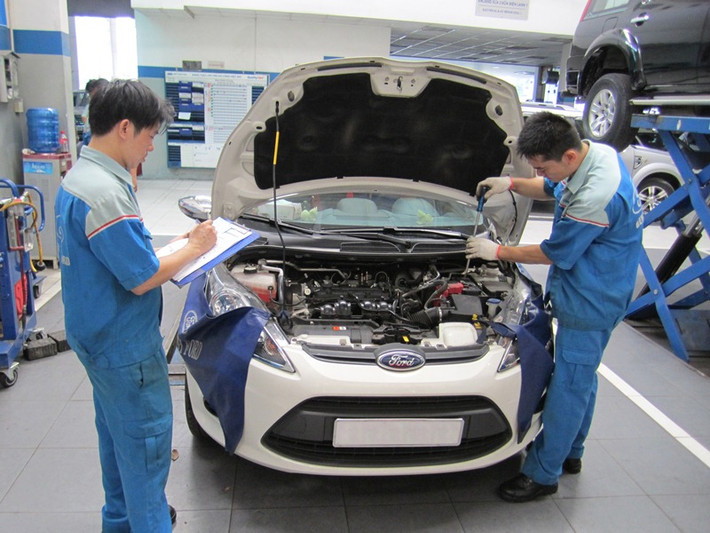 Một thợ sửa chữa ô tô chuyên nghiệp có thu nhập trung bình dao động từ 7 - 15 triệu đồng/tháng. Ngoài mức thu nhập cao và ổn định, nghề sửa chữa ô tô còn có tiềm tiềm năng phát triển bền vững, lâu dài. Ảnh: Trungtamdaynghethanhxuan