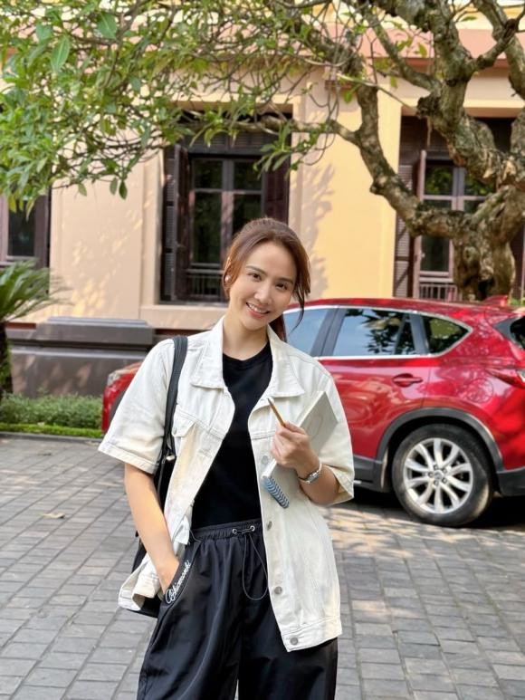 Là ngôi sao hạng A, Huyền Lizzie sở hữu lượng khán giả đông đảo ở làng giải trí phía Bắc. Nhờ đó, sự nghiệp của nữ diễn viên lên như diều gặp gió. Ảnh: FBNV