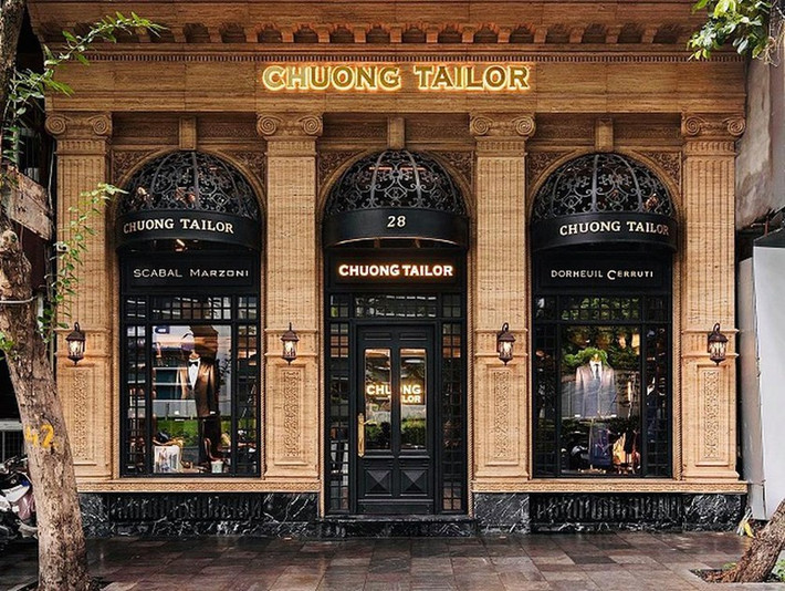 Biệt thự của doanh nhân Chương Tailor gồm 9 tầng, được thiết kế theo phong cách hoàng gia, lấy cảm hứng từ nghệ thuật Pháp - Ý. Ảnh: FBNV
