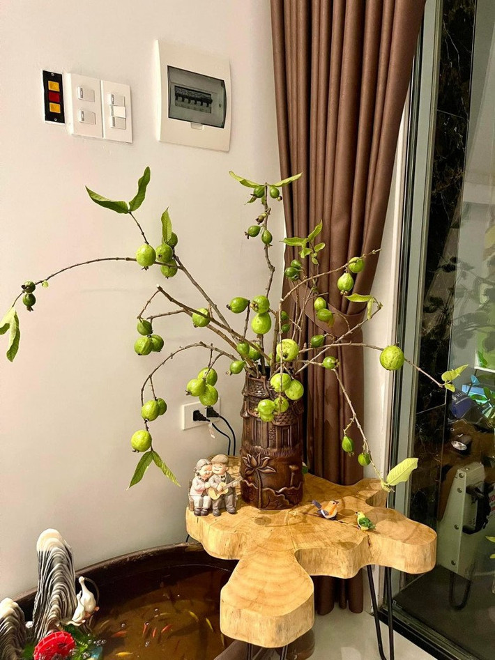 Mỗi bó cành ổi tươi Đà Lạt (5 - 10 cành) với 20 - 30 quả có giá hơn 200.000 đồng.