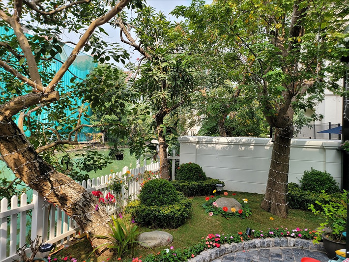 Căn biệt thự được vợ chồng Tuấn Hưng mua vào năm 2019 và hoàn thành năm 2020.
