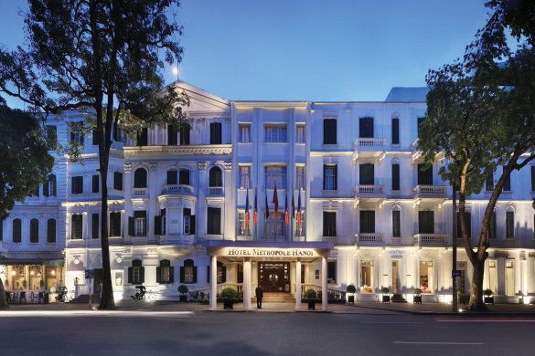 Metropole Hanoi có 364 phòng được bài trí trang nhã, mang nét duyên dáng của kiến trúc Pháp cổ xen lẫn những họa tiết phương Đông lịch lãm. Ảnh: Booking.