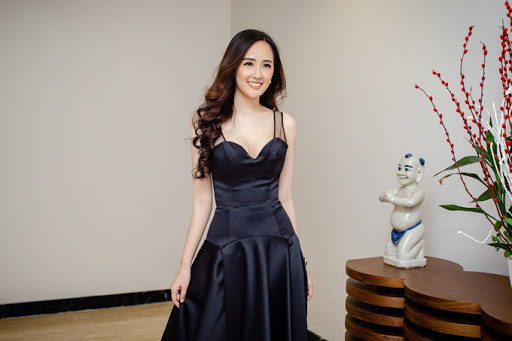 Ngoài danh hiệu Hoa hậu, nhan sắc xinh đẹp, Mai Phương Thúy còn được nhắc đến như một "đại gia ngầm" trong các mỹ nhân Việt. Người đẹp nổi tiếng là một "yêu nữ hàng hiệu", mạnh tay chi tiền tỷ cho những món đồ đắt đỏ.