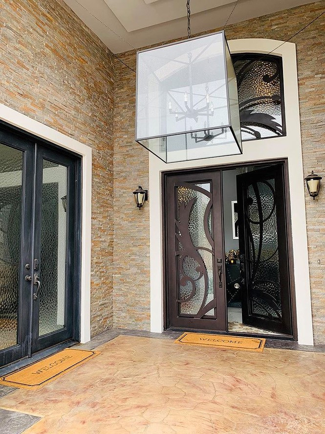 Theo tiết lộ từ bạn bè nữ ca sĩ, ngôi nhà có diện tích 400 m2, giá hàng triệu USD.