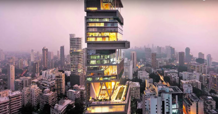 Tòa nhà Antilia trị giá hơn 1 tỷ USD, tọa lạc tại thành phố Mumbai (Ấn Độ) là nơi ở của gia đình tỷ phú giàu nhất châu Á Mukesh Ambani.