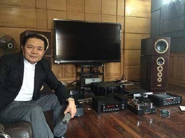 Khi còn ở thời kỳ đỉnh cao, ông Thuyết nổi tiếng với chịu chơi khi sở hữu những siêu xe như Mercedes Benz S550, Mercedes Benz S600, những căn biệt thự sang trọng nằm tại những dãy phố trung tâm nổi tiếng của Hà Nội như phố Hàng Chuối, phố Nguyễn Thái Học.