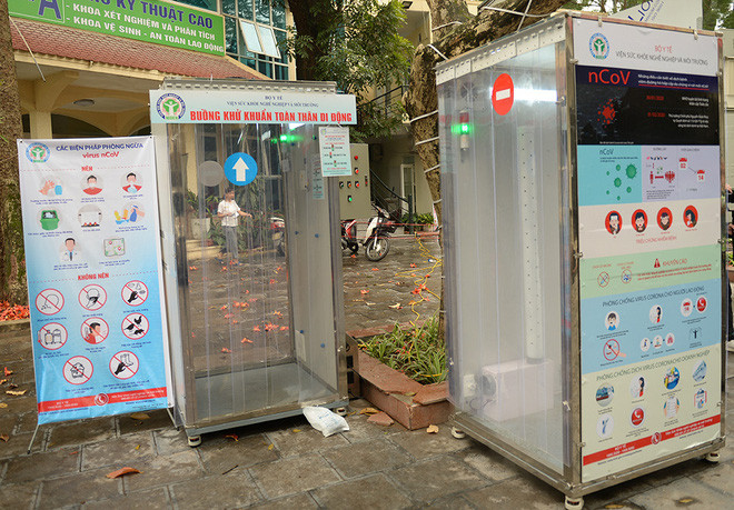 Chỉ sau vài ngày ra mắt, buồng khử khuẩn được rất nhiều đơn vị, cá nhân quan tâm. Ảnh: Báo dân sinh.