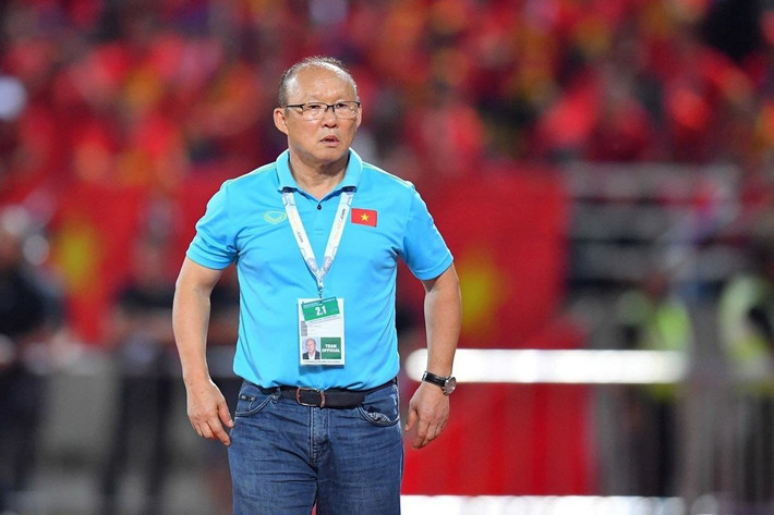 Sau khi cùng U23 Việt Nam giành ngôi Á quân VCK U23 châu Á 2018, thầy Park và toàn đội nhận 52 tỷ đồng tiền thưởng. Trong đó riêng ông nhận 1,8 tỷ cộng thêm 1 tỷ từ khoản thưởng riêng của VFF. Ảnh: Internet.