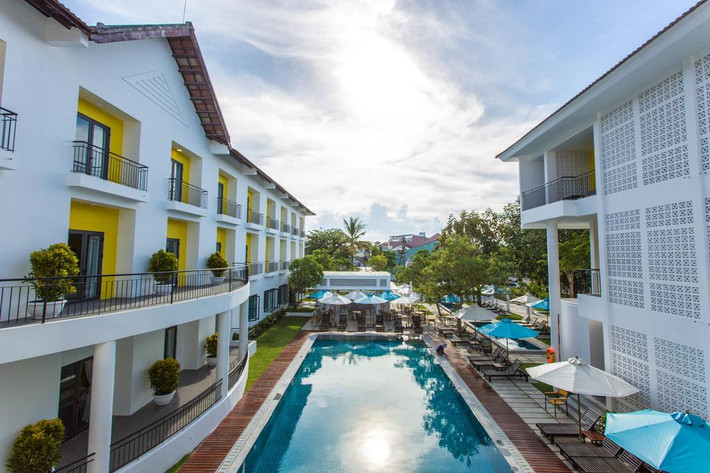 Nằm ẩn mình trong khu vườn riêng, ÊMM Hotel Hoi An có lối kiến trúc theo phong cách Việt Nam và thuộc địa Pháp.