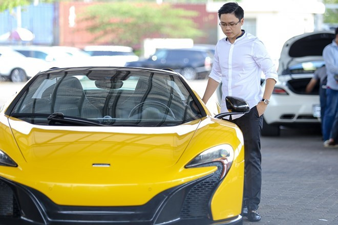 McLaren 650S Spider có giá bán khởi điểm từ 8 tỷ đồng, sau đăng ký giá chiếc xe tăng lên 19 tỷ đồng. Nguồn ảnh: FBNV.