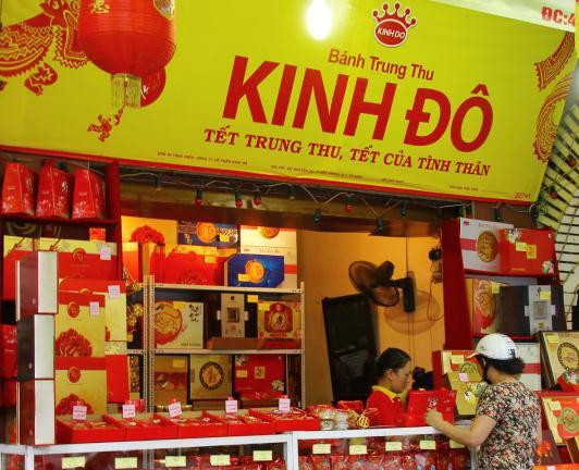 Với mảng bánh kẹo, Kinh Đô đã bán 80% cổ phần choTập đoàn Mondelēz International (Mỹ) với giá 370 triệu USD. Thông tin này nhanh chóng gây xôn xao bởi bánh kẹo Kinh Đô trong 21 năm qua là một thương hiệu cực kỳ quen thuộc với người Việt. Hôm 15/7/2015 hãng bánh kẹo của Mỹ chính thức đổi tên doanh nghiệp bánh kẹo này thành Mondelēz Kinh Đô. Ảnh minh họa.