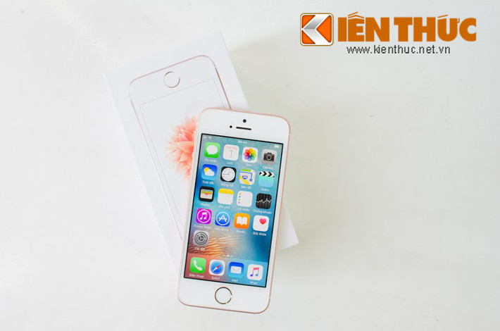 Theo đánh giá của AnTuTu 6, iPhone SE cho thời gian lướt web bằng kết nối WiFi với thời lượng pin khoảng 13 giờ, vượt qua con số 11 giờ của dòng iPhone 6 và 6S.
