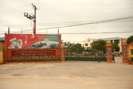 Trung tâm Giáo dục Lao động số 6 (Sóc Sơn, Hà Nội) là một trường học đặc biệt. Hiện đây là trung tâm cai nghiện tự nguyện đầu tiên của Hà Nội. Đây cũng là đơn vị duy nhất của Hà Nội dạy bổ túc văn hóa cho các đối tượng đang cai nghiện. Nếu mô hình này thành công, TP Hà Nội sẽ mở thêm 10 trung tâm khác.