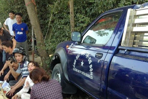 Ngày 23/2, thông tin từ Công an tỉnh Tuyên Quang cho biết vừa ra Quyết định khởi tố vụ án liên quan đến vụ tai nạn giao thông xảy ra vào chiều 22/2 (tức Mùng 4 Tết Ất Mùi 2015) khiến 2 người đi bộ tử vong.
