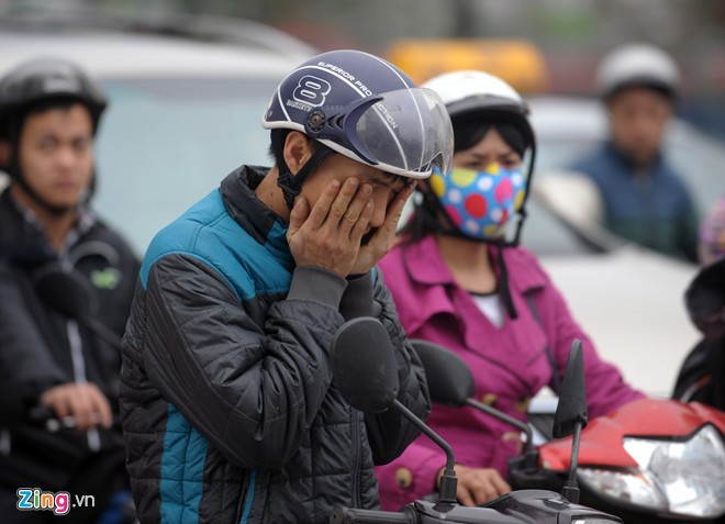 Sau đợt nghỉ Tết dài nhất năm, nhiều người tỏ ra khá mệt mỏi khi phải dậy sớm đi làm.