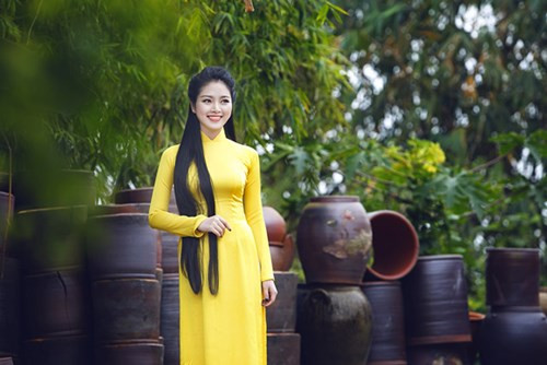 Ngọc Anh chia sẻ, cô được biết đến Phù Lãng - làng nghề nổi tiếng với phương pháp nung gốm rất khác biệt có thể tạo ra những vết táp trên bề mặt gốm mà không phương pháp nào có thể thay thế nổi.