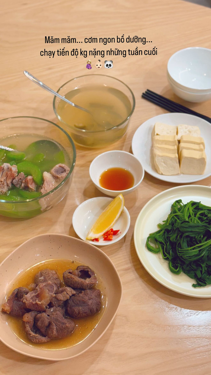 Dưới đây là một số thực đơn được nữ MC chia sẻ, cũng chính là bí quyết để "vào con không vào mẹ".