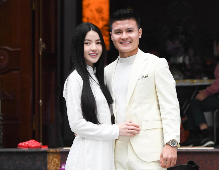 Gần đây, Chu Thanh Huyền – vợ cầu thủ Quang Hải – vướng phải nhiều ồn ào liên quan đến quảng cáo, ngoại hình và các mối quan hệ cá nhân.