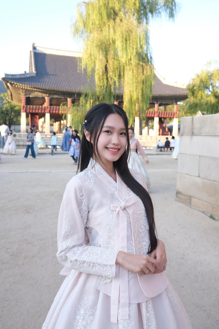 Thời gian qua, Doãn Hải My chăm chỉ làm việc bên cạnh cùng chồng phục hồi thể trạng để sớm trở lại sân cỏ sau chấn thương dai dẳng.