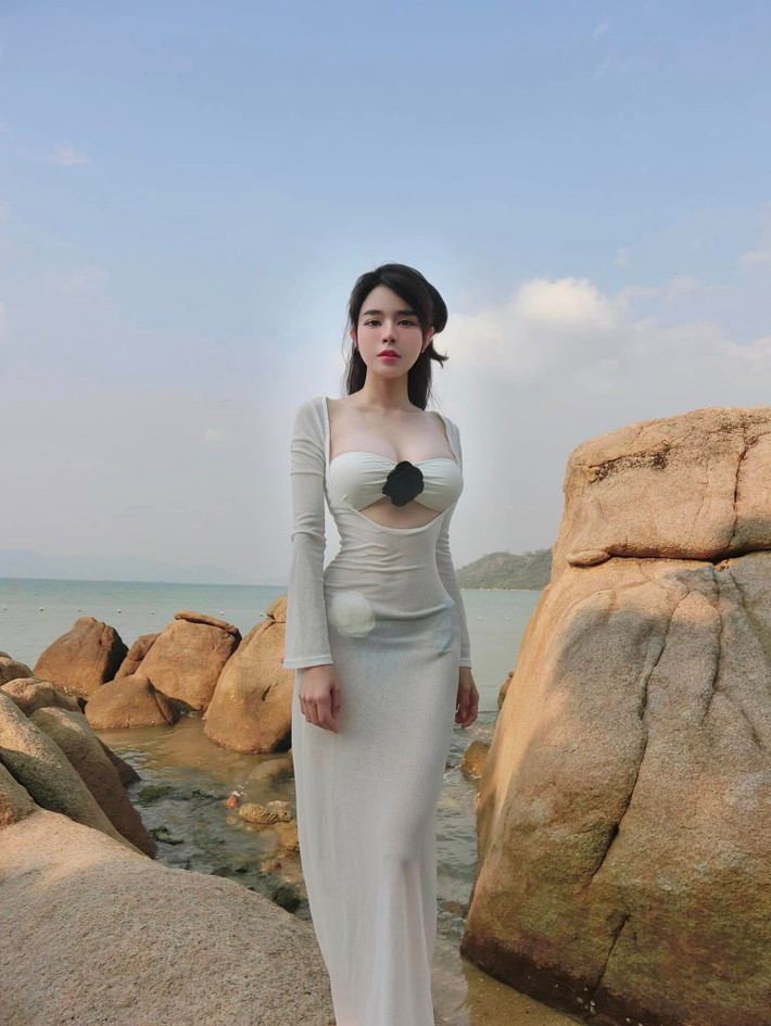 Thời gian qua, Bích Hạnh được biết đến là bạn gái của Văn Thanh hiện đang kinh doanh trong lĩnh vực làm đẹp và F&B.