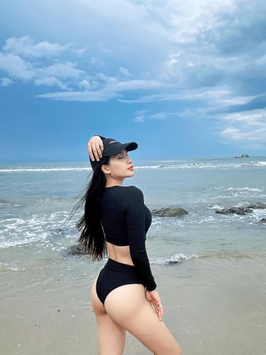 Thiên An cũng rất chăm chút cho vẻ bề ngoài của mình. Cô tập yoga, pilates để cải thiện vóc dáng, kết hợp ăn uống healthy,...