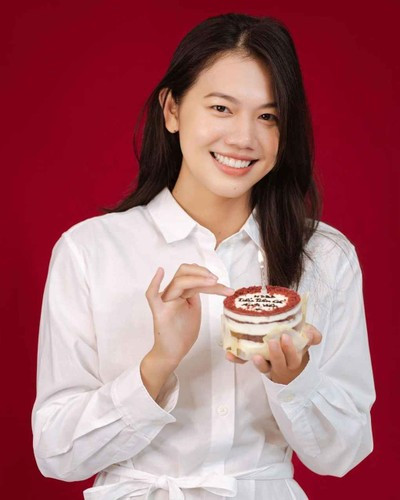 Bên cạnh hoạt động giảng dạy, quay video chia sẻ nội dung kiến thức bơi lội, Ánh Viên còn trở thành người mẫu ảnh được săn đón