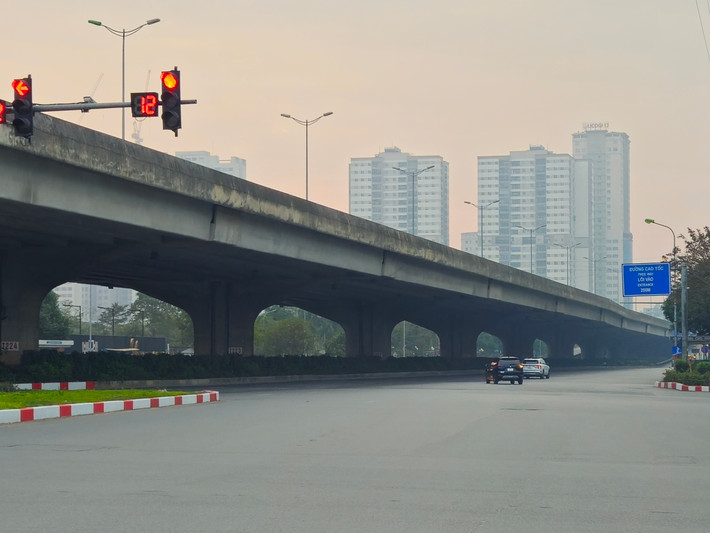 Nút giao thông Đại Lộ Thăng Long - Trần Duy Hưng.