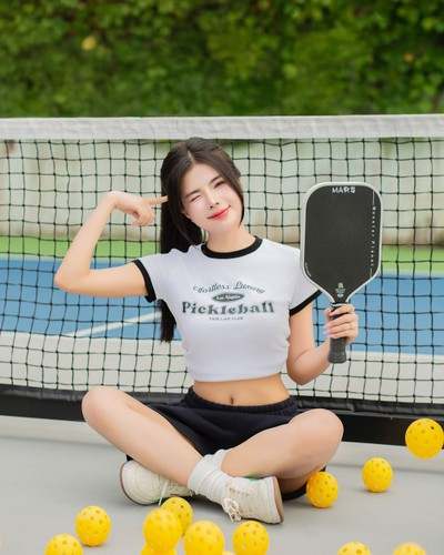 Sau cùng, Mai Dora vẫn "tạo điều kiện" để chồng mình cống hiến cho cộng đồng và cùng chồng phát triển công việc.