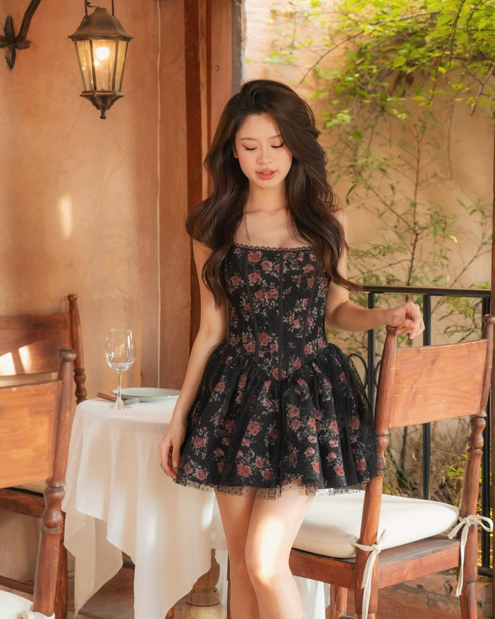 Chuyện tình của nàng "hot girl tạp hóa" và Huyme được nhiều người ngưỡng mộ.