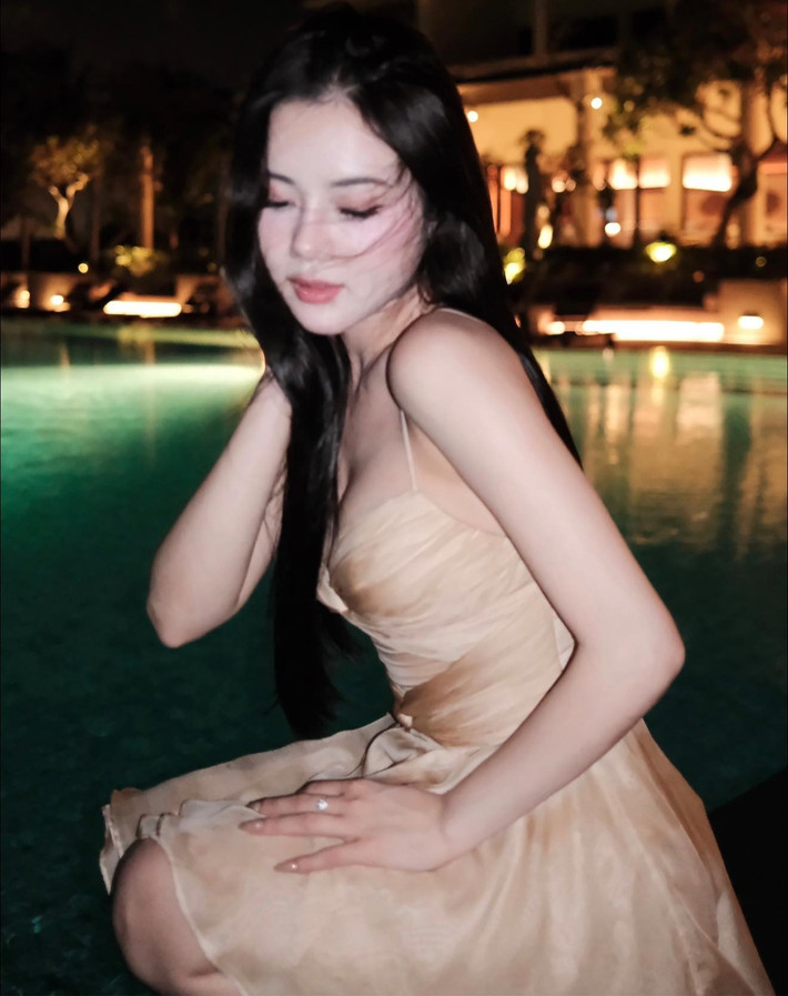Trong số hơn 100.000 lượt theo dõi trên TikTok Bò Chảnh, có người ủng hộ nhưng cũng có bộ phận tỏ ra "không ưa" cô nàng. Bởi từng có tin đồn hẹn hò với Xemesis, cô thậm chí còn bị bị dân tình đem ra so sánh với Xoài Non (Phạm Trang), vợ cũ của Xemesis.