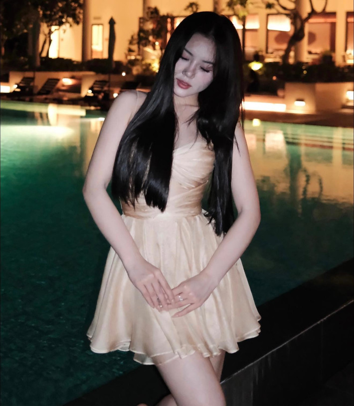 Trước những lời so sánh này, Bò Chảnh không ngần ngại đáp trả một cách tinh tế và đầy tự tin: "Chị thấy chị xinh hơn em đó".
