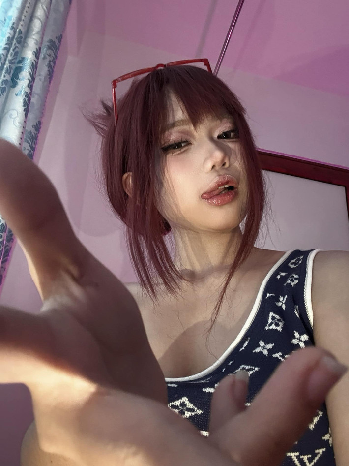 Thiếu nữ 16 tuổi có ngoại hình xinh đẹp được nhiều người khen ngợi giống người nước ngoài.
