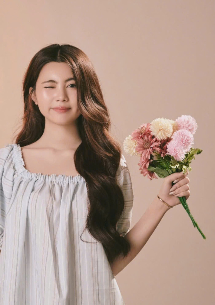 Khác với Lọ Lem mang vibe "thần tiên tỷ tỷ", Hạt Dẻ lại được nhận xét có vẻ đẹp sắc sảo và thần thái lạnh lùng hơn.