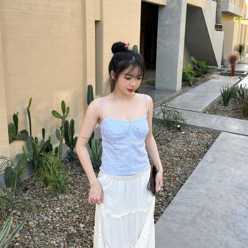 Hot girl Kim Chung Phan là một TikToker đời đầu xinh đẹp và được mọi người yêu mến. Khi còn là du học sinh Hàn Quốc, cô nàng đã kiếm được bộn tiền nhờ thu nhập khi làm KOLs quảng cáo cho các thương hiệu thời trang, mỹ phẩm,…