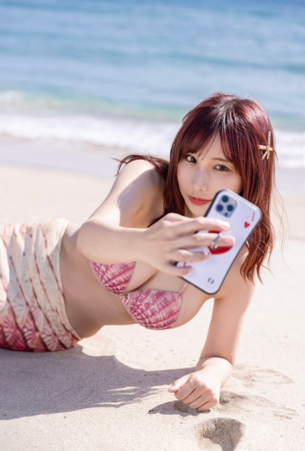 Bên cạnh Nami, cô nàng hot girl Nhật Bản cũng rất chăm chỉ thực hiện các bộ cosplay với những chủ đề khác nhau.
