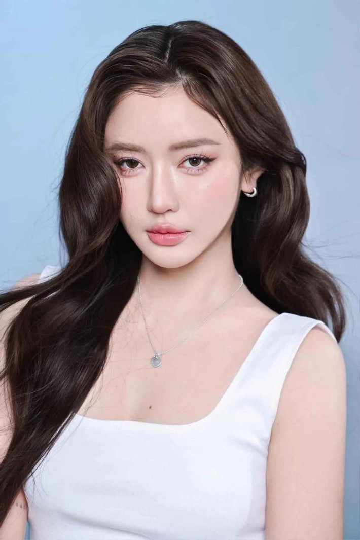 Không những vậy, phần môi trên của giọng ca Bùa yêu còn thay đổi kích thước, trở nên dày hơn so với cách đây vài tháng.