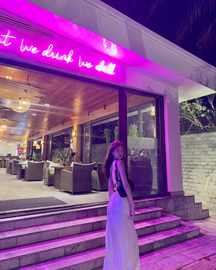 Mới đây, loạt ảnh mới của Đặng Thanh Giang trên mạng xã hội đã khiến người hâm mộ "đứng ngồi không yên" vì nhan sắc quá xinh đẹp.