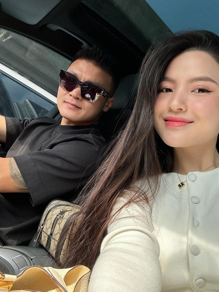 Trực tiếp bản thân Chu Thanh Huyền cũng đi làm việc với đơn vị đang phân phối sản phẩm sữa này tại Việt Nam để hỏi thông tin và độ tuổi có thể sử dụng được.