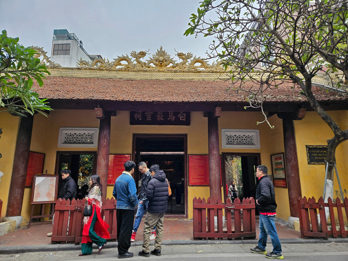 Mỗi dịp Tết đến Xuân về, người dân đi lễ chùa đầu năm, cầu những điều tốt đẹp trong năm mới.