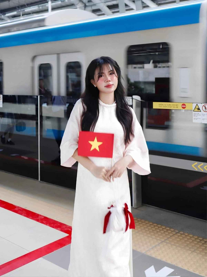 Không chỉ giới trẻ Việt Nam, nhiều bạn trẻ nước ngoài sống tại TPHCM cũng bị cuốn hút bởi xu hướng này.