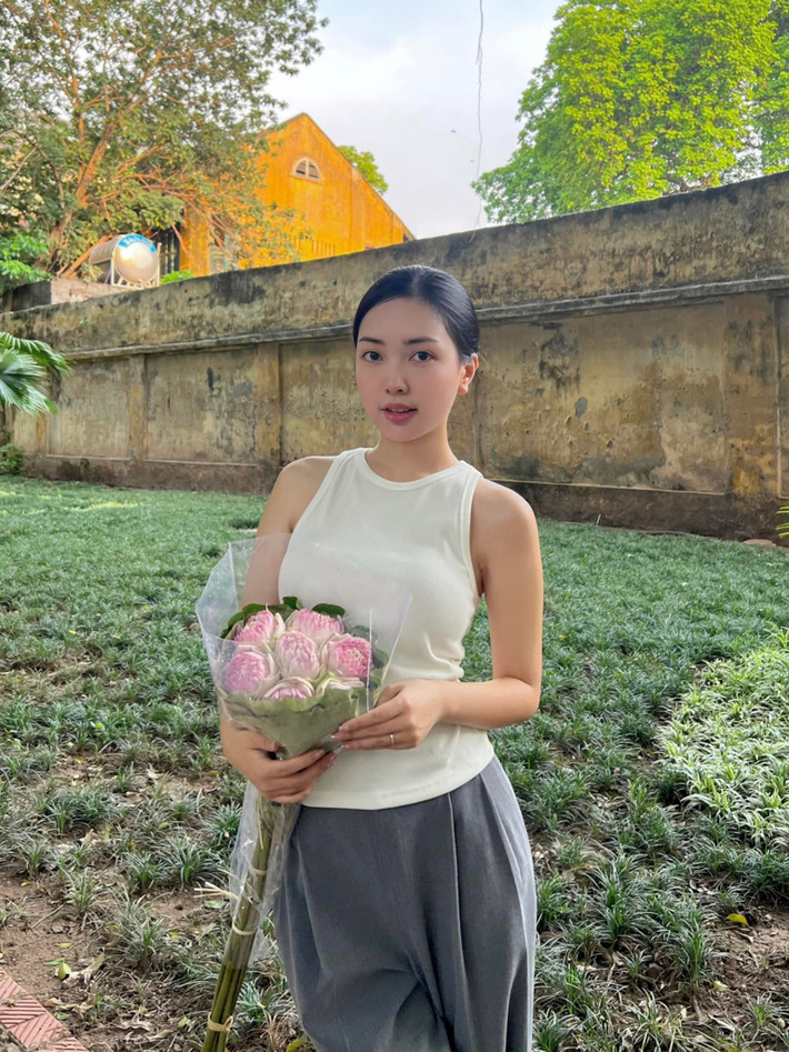 Xuất thân là hot girl mỹ thuật, Mai Hà Trang cũng có gu ăn mặc thời thượng, cuốn hút, khoe triệt để vẻ đẹp ngoại hình