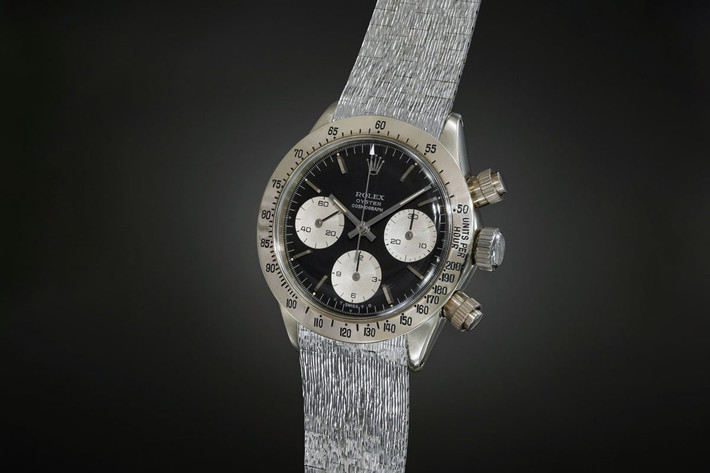 Năm 2018, chiếc đồng hồ Rolex “The Unicorn” Oyster Cosmograph được bán với giá 5,9 triệu USD (khoảng 133 tỷ đồng). Đồng hồ được sản xuất vào năm 1970 bằng kim loại quý màu trắng theo yêu cầu đặc biệt từ một nhà bán lẻ của Đức. Các chuyên gia coi nó là chiếc đồng hồ hiếm và đắt nhất từng được bán vào thời điểm đó. Ảnh: Digital