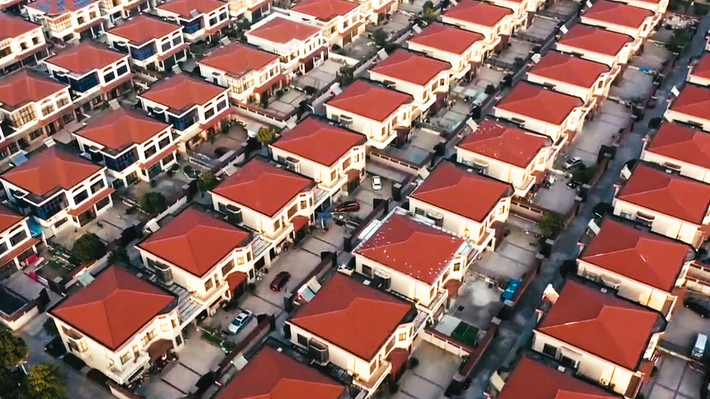 Làng Trường Giang nằm bên bờ sông Dương Tử là một trong những ngôi làng giàu nhất Trung Quốc. Ảnh: SCMP