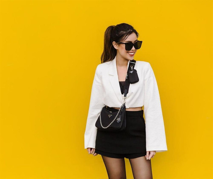 Chiếc túi Prada có giá khoảng 38 triệu đồng cũng nằm trong bộ sưu tập hàng hiệu của Thảo Tiên. Ảnh: Vietnamnet