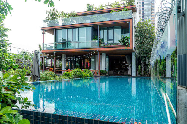 Hoa hậu Phương Lê hiện có cuộc sống hôn nhân viên mãn bên ông xã đại gia cùng 3 con gái trong biệt thự hơn 1.200 m2 tại TP.HCM. Ảnh: Tri thứ trẻ