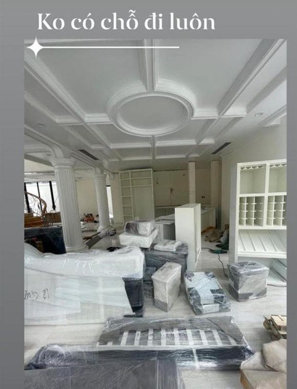 Những món đồ nội thất này đều do chính tay nữ ca sĩ lựa chọn và đang trong quá trình lắp đặt, hoàn thiện.