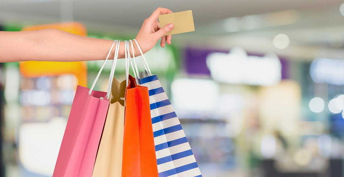 Một trong những sai lầm khá phổ biến của mọi người là luôn cảm thấy mình dư giả tiền bạc với khoản tiền có trong thẻ.