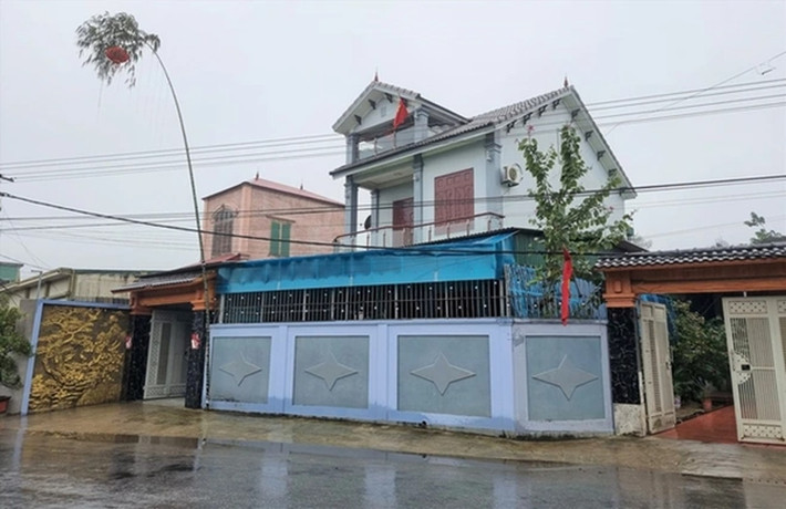 Quang Linh Vlogs sinh năm 1997, tại huyện Nghi Lộc, tỉnh Nghệ An. Tại quê nhà, gia đình Quang Linh Vlogs sống trong ngôi nhà 2 tầng khang trang. Ảnh: Facebook